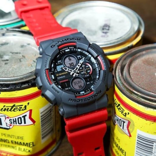 CASIO GA-140-4ADR G-Shock 200M Water Resistant 防震手錶 - 油漆罐背景斜角時尚生活照