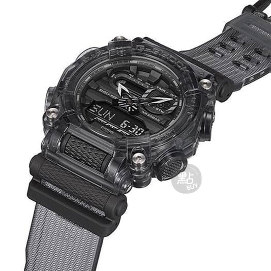 CASIO GA-900SKE-8AJR G-Shock 200M 防水 防震 - 斜角特寫,展示半透明錶殼及編織紋錶帶