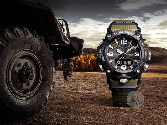CASIO GG-B100-1A3DR G-Shock 樹脂錶帶 200米防水 - 手錶擺放於越野卡車輪胎旁,戶外時尚生活照