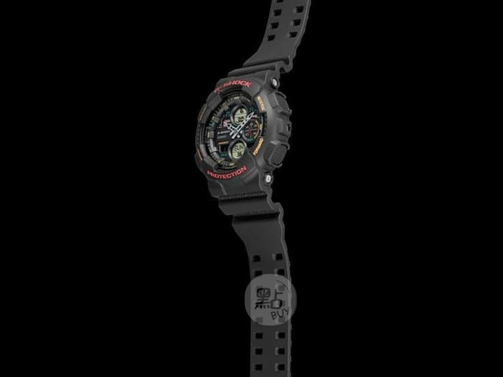 CASIO GA-140-1A4ER G-Shock 200M 防水 防震 - 手錶側面圖，黑色背景