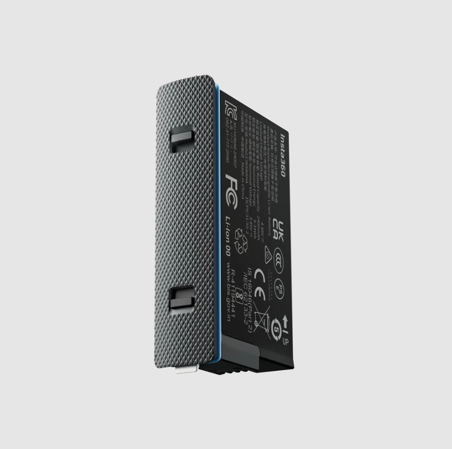 insta360-x5-battery-45-angle