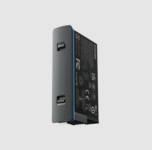 insta360-x5-battery-45-angle